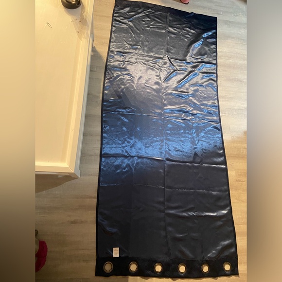 Blue blackout curtain - Picture 2 of 4